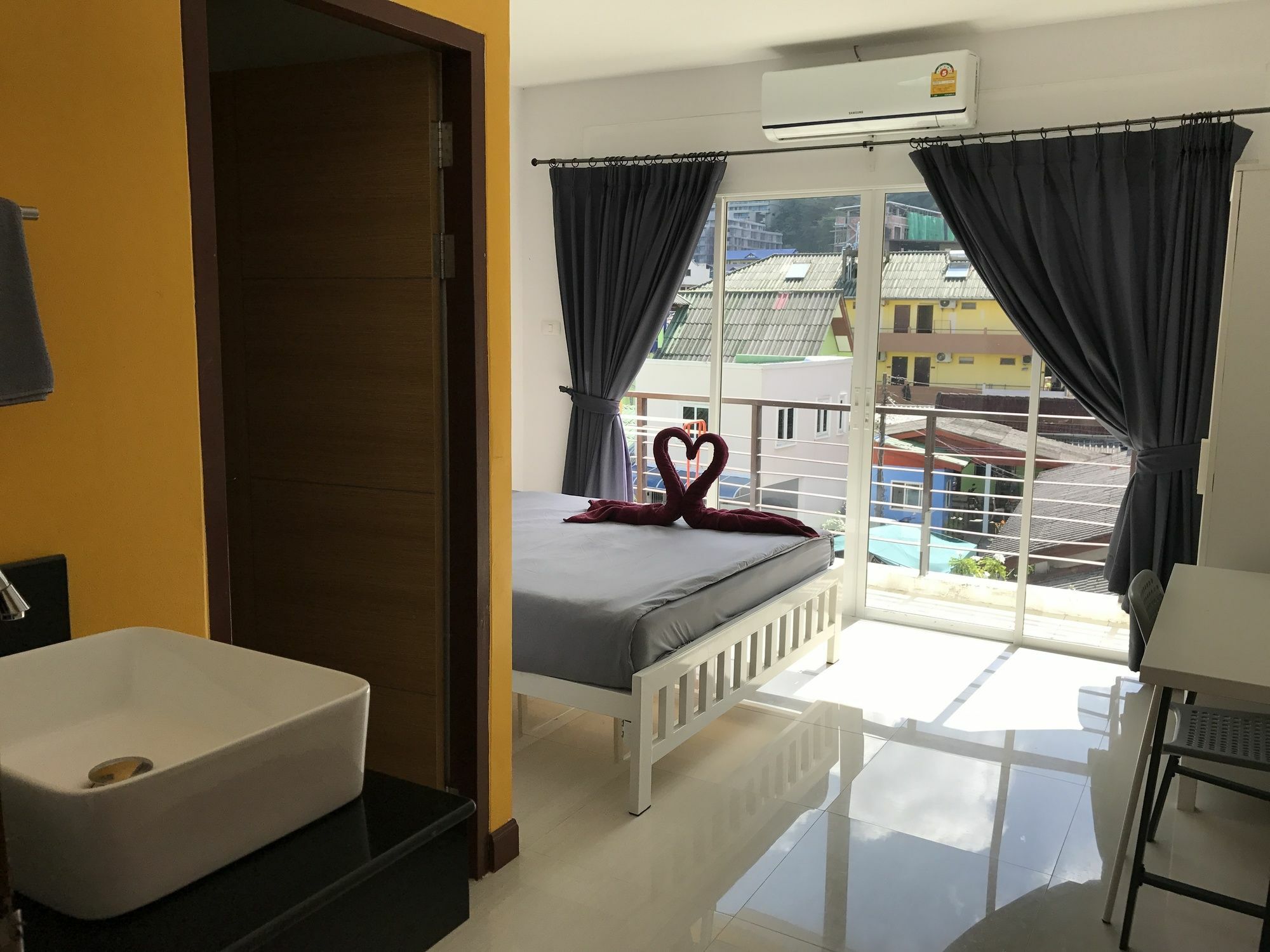 Bedbox Guesthouse And Hostel Patong المظهر الخارجي الصورة