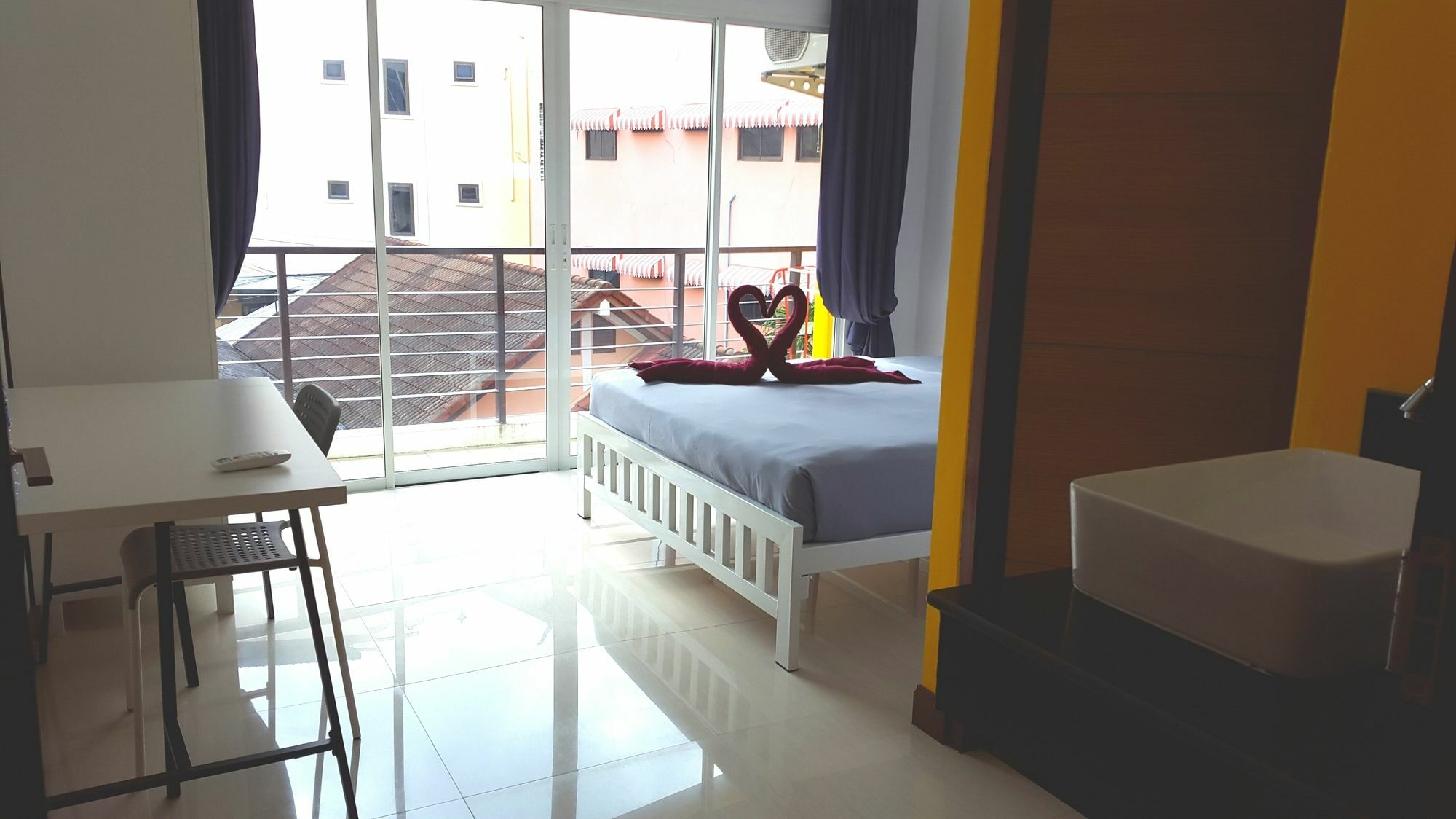 Bedbox Guesthouse And Hostel Patong المظهر الخارجي الصورة